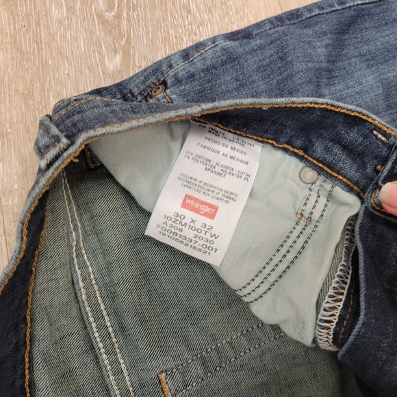 2 Pairs Wrangler Men's Dark Blue Straight Jeans 30x32 - Picture 3 of 5